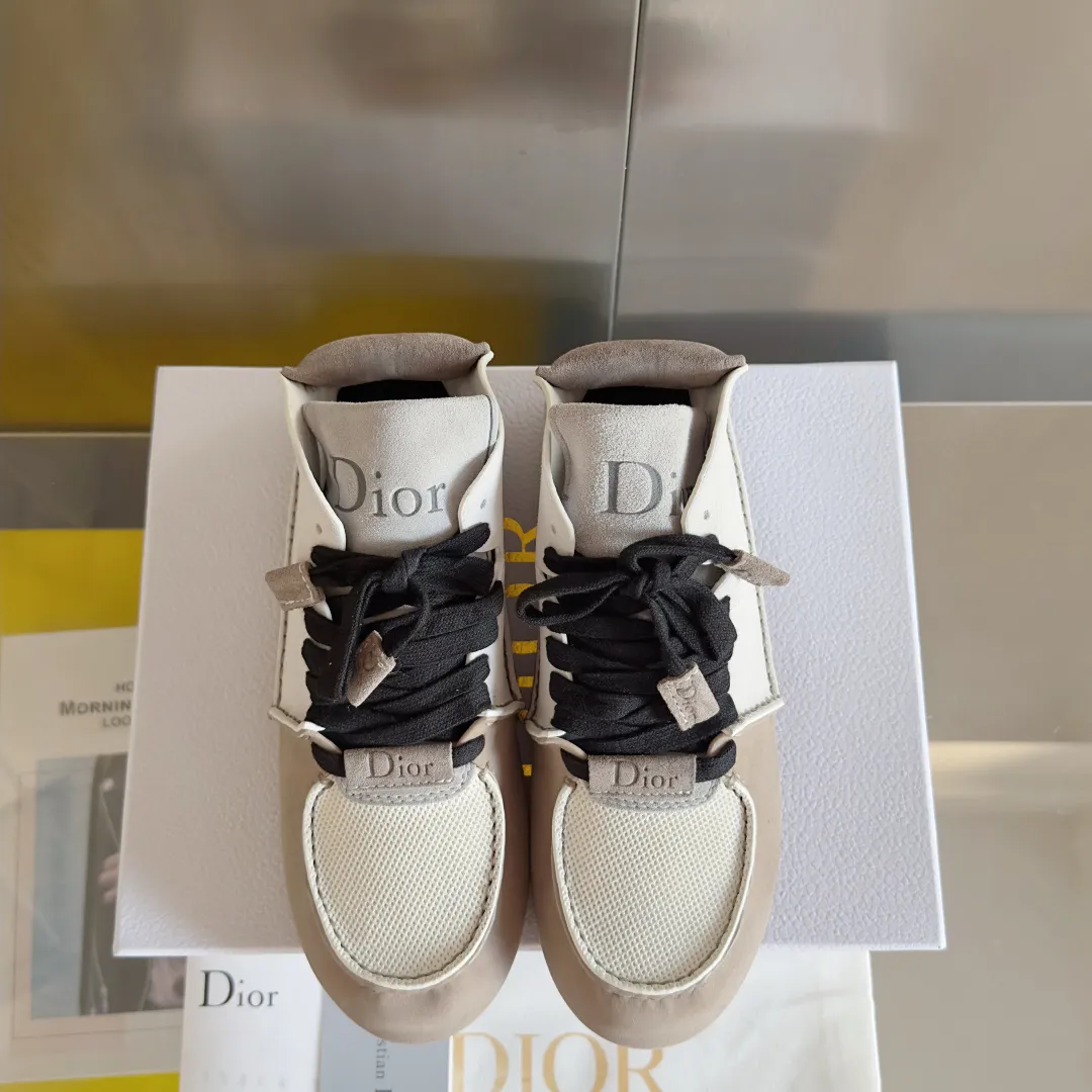 Men's shoes 💰680 Top version: Dior Roadie series catwalk couple style handmade casual sports shoes delivery counter exquisite packaging 🛍📦 ▪️Material: original custom imported first-layer cowhide ▪️Inner lining: original custom leather lining ▪️Sole: original molded anti-slip rubber material ▪️Sole thickness: 2CM ▪️Size: women's 35-40 / Men's 39-45